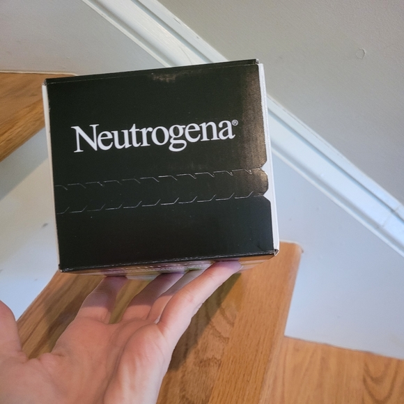 NEW Neutrogena Makeup Remover Towelettes 139 count - Picture 5 of 7